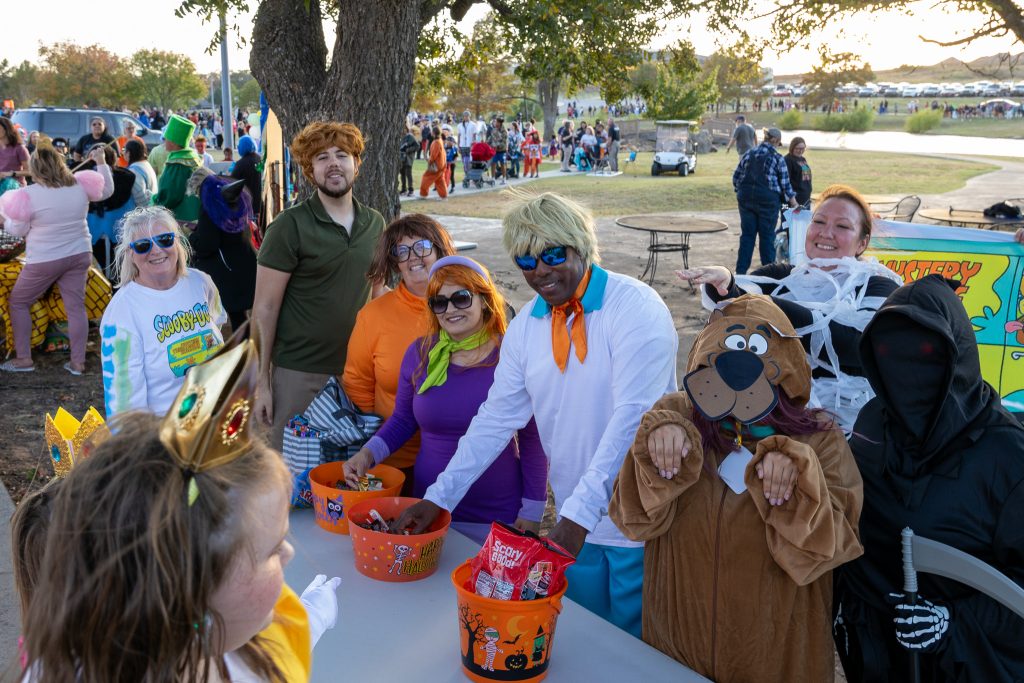 In this photo, members of SSC’s Enrollment Management team wearing Scooby-Doo costumes greet attendees and pass out treats. Pictured (left to right): Cindy Nolen, Davis Kappele, Edith Cathey, Laura Votaw, Mack Chambers, Caitlin Brown, Alicia Ryan and Sheila Morris.